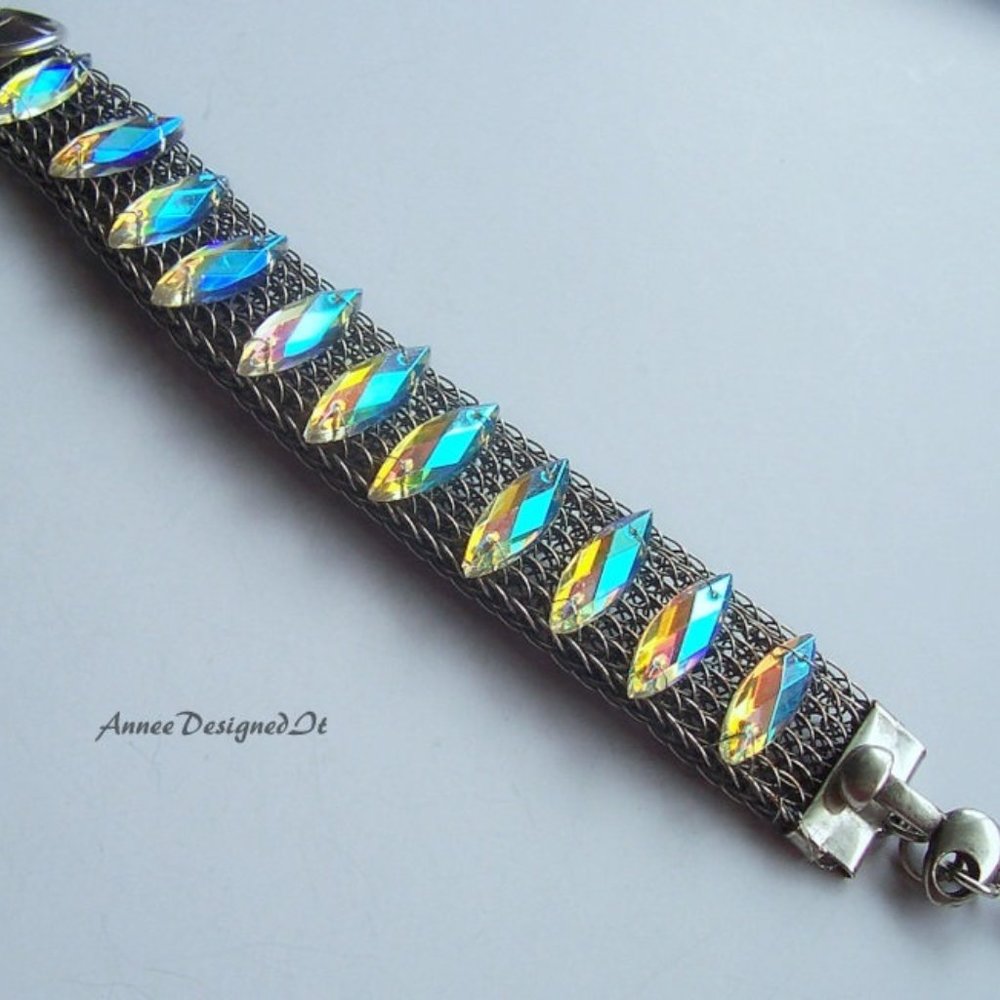 Hand Designed - Exquisite Vintage Crochet Crystal Bracelet - Picture 6 of 8